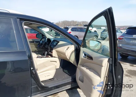 2016 Nissan Pathfinder Platinum z USA, uszkodzony, nr VIN 5N1AR2MM6GC668778